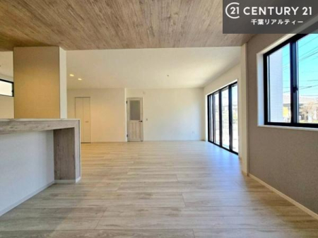 ���r���O �J�����̂���L�XLDK�I�\�t�@�[��_�C�j���O�e�[�u����u���Ă������ɂȂ�Ȃ��̂ŉ��K�ɉ߂����܂��I�R�~���j�P�[�V���������₷�����r���O�ł��B