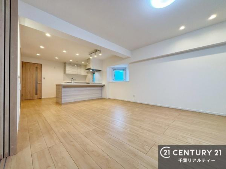 ���r���O �J�����̂���L�XLDK�I�\�t�@�[��_�C�j���O�e�[�u����u���Ă������ɂȂ�Ȃ��̂ŉ��K�ɉ߂����܂��I�R�~���j�P�[�V���������₷�����r���O�ł��B