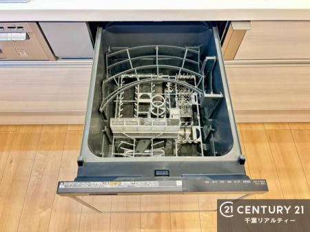 �L�b�`�� �H��@�t���̃L�b�`���ł��I�Z���������r��h�~�Ƃ��đ�ϊ��􂷂�֗��Ȏd�l�ł��I�r���g�C���Ȃ̂ŃL�b�`���̏ꏊ����炸�����X�y�[�X���L���g�����Ƃ��o���܂��I