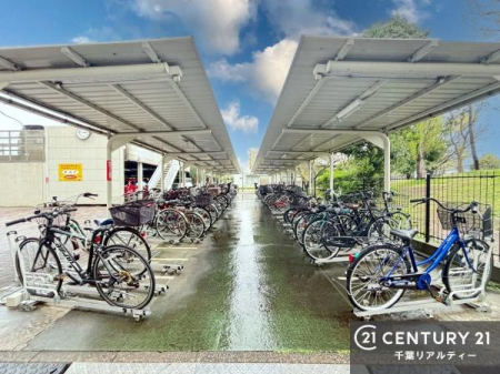 ���̑����p�� ���֏ꊮ���ŁA���q���܂̎��]�Ԃ�ʋΗp�̎��]�Ԃ����S���Ēu���܂��B���Ƒ��ɂ����ꂵ���֗��Ȑݔ��ł��B
�󂫏󋵂����C�y�ɂ��₢���킹���������B