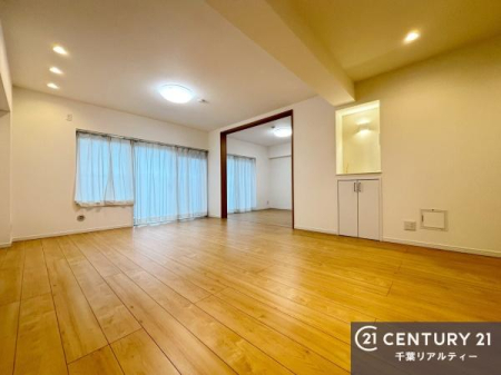 ���r���O �傫�ȑ����炽���Ղ�̗z���������閾�邢���r���O�B�J�����̂��郊�r���O�ŉƑ��c���̂��났�̎��Ԃ��߂����܂��I