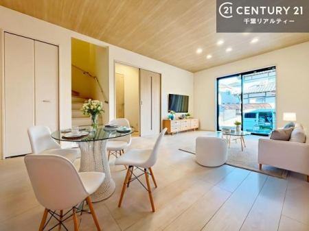 ���r���O �Ƌ��CG�p�[�X�ł��B�S�n�ǂ����r���O�͉Ƒ������R�ƏW�܂�܂��B�Ƒ��c�R�̎��Ԃ����������ł��B���Ƒ��ƁA����w�[���������Ԃ��߂��������ł��ˁB