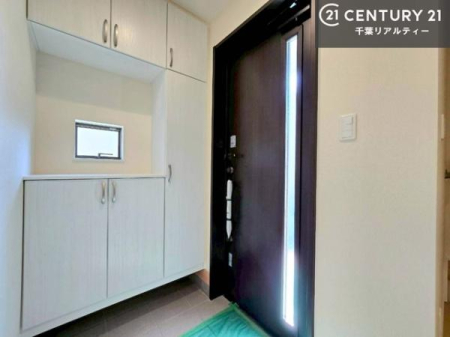 ���� �V���[�Y�{�b�N�X�t���B���ւ��Еt�����|�������₷���ł��I
�X�b�L���������ւŌ˂��J�����u�ԁA�������̂���S�n������Ԃ��o�}���Ă���܂��B