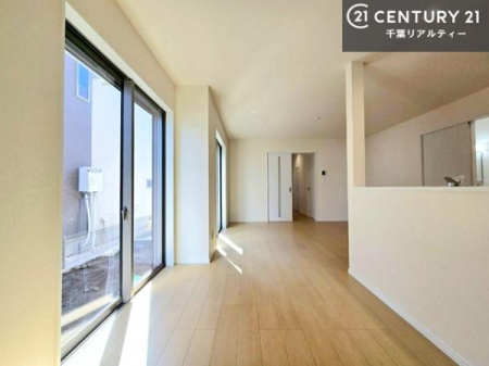 ���r���O �傫�ȑ����炽���Ղ�̗z���������閾�邢���r���O�B�J�����̂��郊�r���O�ŉƑ��c���̂��났�̎��Ԃ��߂����܂��I