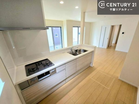 �L�b�`�� ��Ƃ肠�钲���X�y�[�X�ō�Ƃ����₷�����K�ȃL�b�`���ł��I
���q�l�ƈꏏ�ɂ��َq������y���߂�L�X�X�y�[�X�ł��B�y�����������ԂɂȂ肻���ł��ˁI