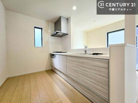 �L�b�`�� ��Ƃ����₷���V�X�e���L�b�`���ł��I���[����������t���Ă���̂ŁA�����X�y�[�X�ɕ���u���Ȃ��čςނ̂ŁA�L�X�g���āA���K�ɍ�Ƃ��ł��܂��I