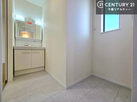 ���ʑ�E���ʏ� �O�ʋ��d�l�̐��ʏ��́A�g�����Ȃ݂����₷������I���͎��[�ɂȂ��Ă��܂��B�h���C���[�₨���ϓ����Еt������̂Ő��ʑ������X�b�L���ƌ����邱�Ƃ��o���܂��I