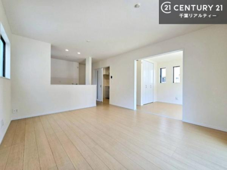 ���r���O �S�n�ǂ����r���O�͉Ƒ������R�ƏW�܂�܂��B�Ƒ��c�R�̎��Ԃ����������ł��B���Ƒ��ƁA����w�[���������Ԃ��߂��������ł��ˁB