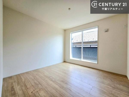 �q������ �����炽���Ղ��������A���ʂ����ǍD�Ȃ��߁A���K�ɉ߂������Ԃł��B
�q�ǂ������Ƃ��Ă��œK�ŁA�w�K�X�y�[�X��V�я�Ƃ��Ă����p�ł��܂��B