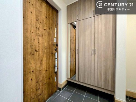 ���� �V���[�Y�{�b�N�X�t���B���ւ��Еt�����|�������₷���ł��I
�X�b�L���������ւŌ˂��J�����u�ԁA�������̂���S�n������Ԃ��o�}���Ă���܂��B