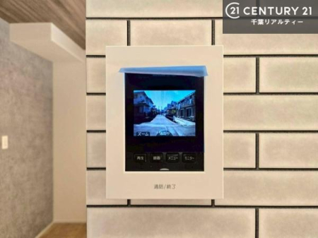 ���̑����� TV���j�^�[�t���C���^�[�z��������A�K��҂��f���Ŋm�F���Ă���Ή��ł��邽�߁A�h�Ɩʂ����S�ł��B���q�l�̂�����Ԏ��ɂ��S�����A���Ƒ��̈��S�E���S�ȕ�炵���T�|�[�g���܂��B