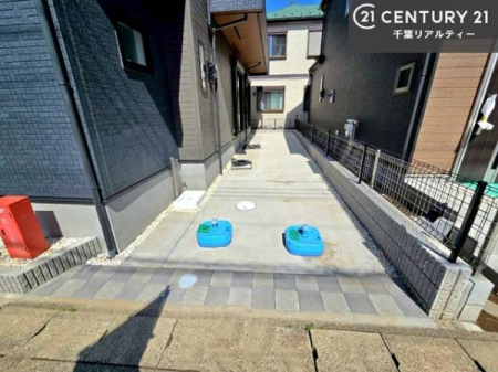 ���ԏ� ���ԃX�y�[�X��2�䕪����܂��I�Z�J���h�J�[�͂������A�o�C�N�⎩�]�ԂȂǂ��u���ꏊ�ɍ���܂���B