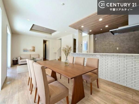 ���r���O �Ƌ��CG�p�[�X�ł��B�L�X�_�C�j���O�X�y�[�X�I������肨�H���B�΂��������y�������Ԃ��߂����܂��B���X�̔���������܂��I