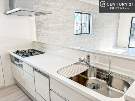 �L�b�`�� ��l�C�̑Ζʎ��V�X�e���L�b�`�����̗p���Ă��܂��I���Ƒ��̃R�~���j�P�[�V���������R�Ƒ�����݌v�ł��B
���q�l�ɂ��ڂ��͂��̂Ŋ������ł��ˁB�L�X�g���ĉ��K�ɍ�Ƃ��i�݂܂��B