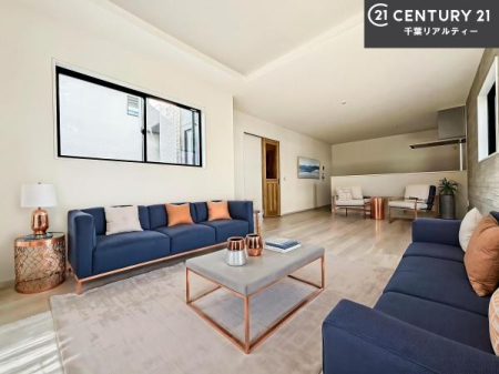 ���r���O �Ƌ��CG�p�[�X�ł��B�J�����̂���L�XLDK�I�\�t�@�[��_�C�j���O�e�[�u����u���Ă������ɂȂ�Ȃ��̂ŉ��K�ɉ߂����܂��I�R�~���j�P�[�V���������₷�����r���O�ł��I