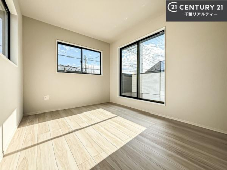 �m�� �o���R�j�[�ɖʂ��Ă���m���ł��B���邭�����肪����A���C����������ł��܂��I���N���āA�O�ɏo�Ĕw�L�т����[�ċz�����ǂ������}������邱�Ƃ��ł��܂��B