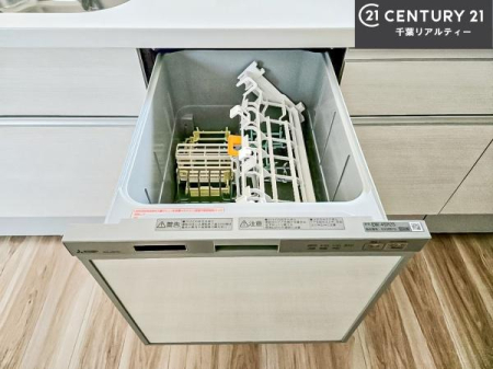 �L�b�`�� �H��@�t���̃L�b�`���ł��I�Z���������r��h�~�Ƃ��đ�ϊ��􂷂�֗��Ȏd�l�ł��I�r���g�C���Ȃ̂ŃL�b�`���̏ꏊ����炸�����X�y�[�X���L���g�����Ƃ��o���܂��I