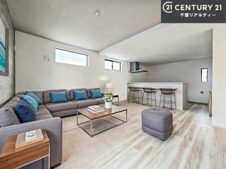 ���r���O �Ƌ��CG�p�[�X�ł��B�J�����̂���L�XLDK�I�\�t�@�[��_�C�j���O�e�[�u����u���Ă������ɂȂ�Ȃ��̂ŉ��K�ɉ߂����܂��I