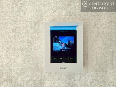 ���̑����� TV���j�^�[�t���C���^�[�z��������A�K��҂��f���Ŋm�F���Ă���Ή��ł��邽�߁A�h�Ɩʂ����S�ł��B���q�l�̂�����Ԏ��ɂ��S�����A���Ƒ��̈��S�E���S�ȕ�炵���T�|�[�g���܂��B