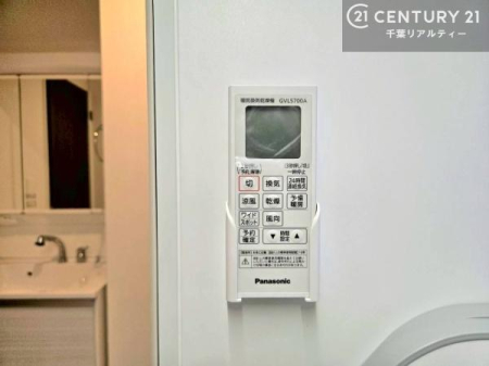 ���̑����� ����������g�[���t���Ă��閣�͓I�Ȏd�l�ł��I�~��̓q�[�g�V���b�N�̗\�h�ɂ��g���܂��B
�J�̓��ł������󕨂���������̂ŁA���󕨂����ߍ��݂ɂ����I