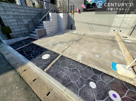 ���ԏ� ���ԃX�y�[�X��2�䕪����܂��I�Z�J���h�J�[�͂������A�o�C�N�⎩�]�ԂȂǂ��u���ꏊ�ɍ���܂���B