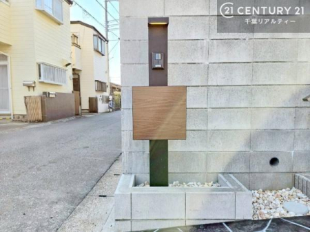 ���̑����n ���ւ܂�����������Ɖ��o����A�X�}�[�g�ȃ|�X�g��ݒu�B�O�σf�U�C���ɔ������n�����݁A�@�\���ƃf�U�C���������˔������d�オ��ł��B