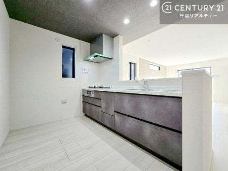 �L�b�`�� ��Ƃ����₷���V�X�e���L�b�`���ł��I���[����������t���Ă���̂ŁA�����X�y�[�X�ɕ���u���Ȃ��čςނ̂ŁA�L�X�g���āA���K�ɍ�Ƃ��ł��܂��I