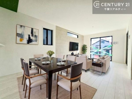 ���r���O �Ƌ��CG�p�[�X�ł��B��؂ȉƑ����W�܂邩�炱��LDK�ɂ͂�����肽���B
�q�����������C�ɏ΂��Ȃ��瑖�����Ă���p�����������u�L���Ƃɂ��ėǂ������v�Ǝv���u�Ԃł��B