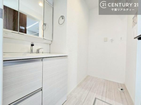 ���ʑ�E���ʏ� �O�ʋ��d�l�̐��ʏ��́A�g�����Ȃ݂����₷������I���͎��[�ɂȂ��Ă��܂��B�h���C���[�₨���ϓ����Еt������̂Ő��ʑ������X�b�L���ƌ����邱�Ƃ��o���܂��I