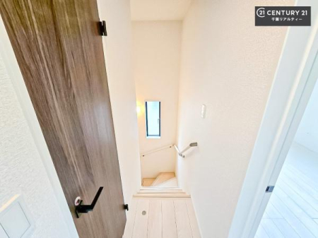 ���̑����� �K�i�́A���邭��������������ƌ�����̂ŏ�艺�肪���S�ł��I