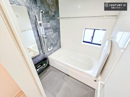 ���� �������������l�̕��͋C�̃o�X���[���́A�����o�Ă��ăo�X�^�C�����[���I
���d���撣���Ă��邲�J���ɂ��D�݂̓����̓����܂����āA�y����ł݂Ă͂������ł��傤���H