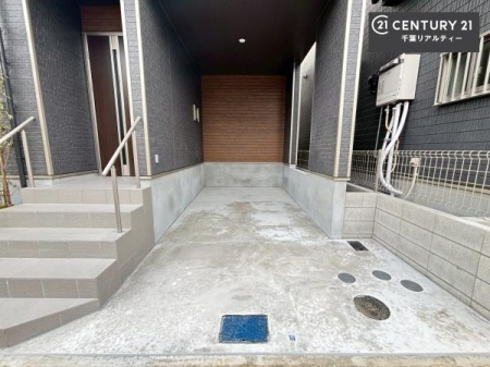 ���ԏ� �r���g�C���^�C�v�̒��ԏ�́A�J�╗����Ԃ�����Ă���܂��I�Ԃ̊Ǘ������S�I