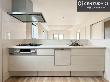 �L�b�`�� ��l�C�̑Ζʎ��V�X�e���L�b�`�����̗p���Ă��܂��I���Ƒ��̃R�~���j�P�[�V���������R�Ƒ�����݌v�ł��B
���q�l�ɂ��ڂ��͂��̂Ŋ������ł��ˁB�L�X�g���ĉ��K�ɍ�Ƃ��i�݂܂��B