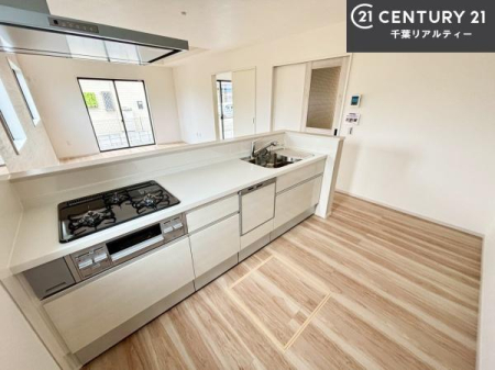 �L�b�`�� ��Ƃ肠�钲���X�y�[�X�ō�Ƃ����₷�����K�ȃL�b�`���ł��I
���q�l�ƈꏏ�ɂ��َq������y���߂�L�X�X�y�[�X�ł��B�y�����������ԂɂȂ肻���ł��ˁI