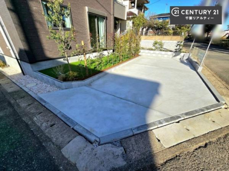 ���ԏ� ���ԃX�y�[�X��2�䕪����܂��I�Z�J���h�J�[�͂������A�o�C�N�⎩�]�ԂȂǂ��u���ꏊ�ɍ���܂���B