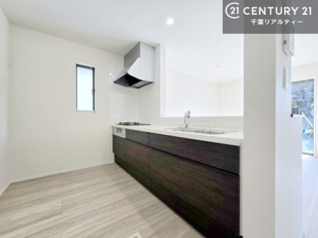 �L�b�`�� ��Ƃ肠�钲���X�y�[�X�ō�Ƃ����₷�����K�ȃL�b�`���ł��I
���q�l�ƈꏏ�ɂ��َq������y���߂�L�X�X�y�[�X�ł��B�y�����������ԂɂȂ肻���ł��ˁI