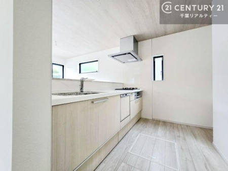 �L�b�`�� �����t���̃L�b�`���́A���R�����������ݖ��邭�J���I�B���C�����₷�����K�ɂ��������y���߂܂��B