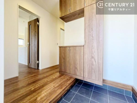 ���� �V���[�Y�{�b�N�X�t���B���ւ��Еt�����|�������₷���ł��I
�X�b�L���������ւŌ˂��J�����u�ԁA�������̂���S�n������Ԃ��o�}���Ă���܂��B