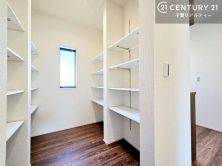 ���[ �p���g���[�t���I���Ă�������A�H�ނ̃X�g�b�N���X�b�L�����ڂ��邱�Ƃ��ł��܂��I
���񌻒n�ł��m���߂��������B