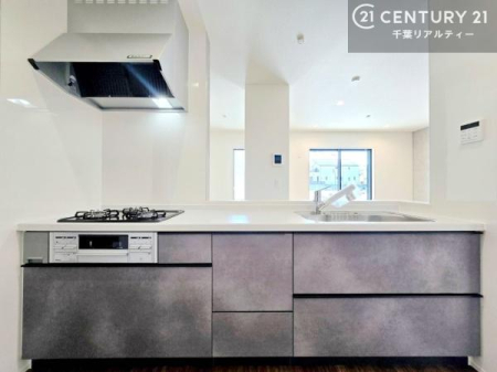�L�b�`�� ���[�X�y�[�X���[�����Ă���A�L�b�`���܂�����������ƕۂ��Ȃ���A�L�X�Ƃ��������X�y�[�X���m�ہB���K�ȍ�Ɗ��ŁA�����̂����������X���[�Y�ɂ͂��ǂ�܂��B