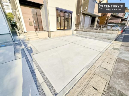 ���ԏ� ���ԃX�y�[�X��2�䕪����܂��I�Z�J���h�J�[�͂������A�o�C�N�⎩�]�ԂȂǂ��u���ꏊ�ɍ���܂���B