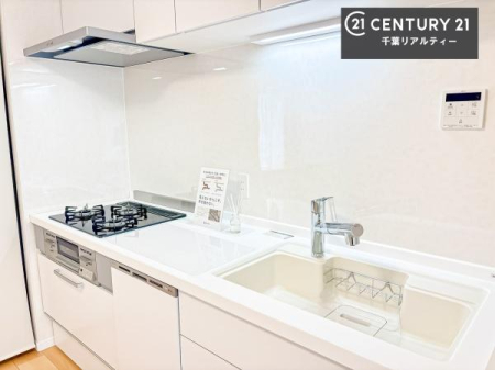 �L�b�`�� ���[�͂̍����V�X�e���L�b�`���ŁA��������H�����������Еt���A�L�X�Ƃ�����Ԃŉ��K�ɗ������y���߂܂��B