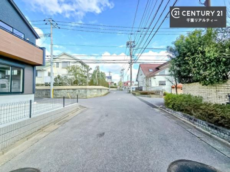 �O�ʓ��H�܂ތ��n�ʐ^ �S�䂭�܂Ō��n����������������悤�A�����ē��̂��p�ӂ������Ă���܂��B���C�y�ɂ��₢���킹�̏�A���z�̕�炵�ւ̈�������i�߂��������I