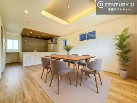 ���r���O �Ƌ��CG�p�[�X�ł��B��؂ȉƑ����W�܂邩�炱��LDK�ɂ͂�����肽���B
�q�����������C�ɏ΂��Ȃ��瑖�����Ă���p�����������u�L���Ƃɂ��ėǂ������v�Ǝv���u�Ԃł��B