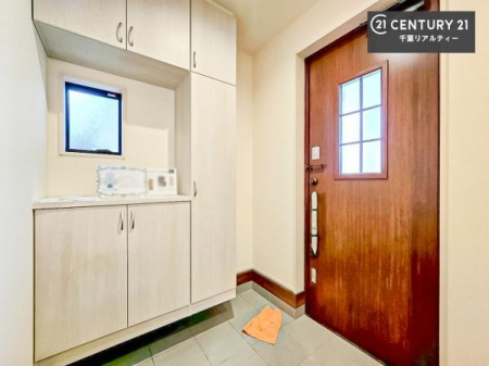 ���� �V���[�Y�{�b�N�X�t���B���ւ��Еt�����|�������₷���ł��I
�X�b�L���������ւŌ˂��J�����u�ԁA�������̂���S�n������Ԃ��o�}���Ă���܂��B