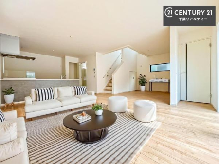 ���r���O �Ƌ��CG�p�[�X�ł��B��؂ȉƑ����W�܂邩�炱��LDK�ɂ͂�����肽���B
�q�����������C�ɏ΂��Ȃ��瑖�����Ă���p�����������u�L���Ƃɂ��ėǂ������v�Ǝv���u�Ԃł��B�y���n�̔���J�Ò��z