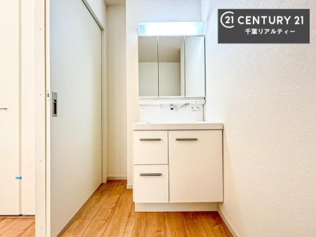 ���ʑ�E���ʏ� �O�ʋ��d�l�̐��ʏ��́A�g�����Ȃ݂����₷������I���͎��[�ɂȂ��Ă��܂��B�h���C���[�₨���ϓ����Еt������̂Ő��ʑ������X�b�L���ƌ����邱�Ƃ��o���܂��I