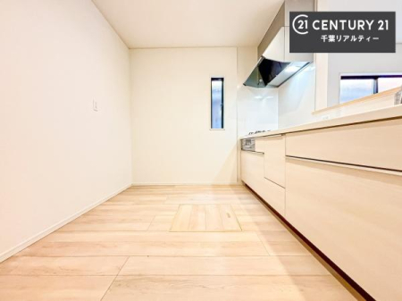 �L�b�`�� ��Ƃ肠�钲���X�y�[�X�ō�Ƃ����₷�����K�ȃL�b�`���ł��I
���q�l�ƈꏏ�ɂ��َq������y���߂�L�X�X�y�[�X�ł��B�y�����������ԂɂȂ肻���ł��ˁI