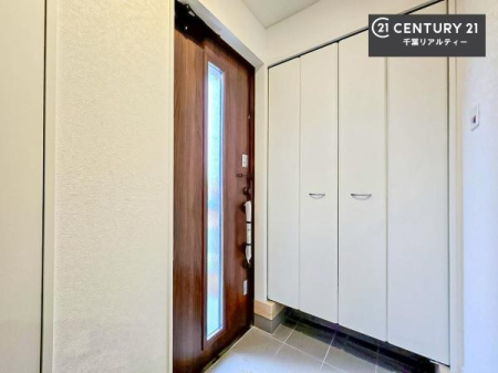 ���� �V���[�Y�{�b�N�X�t���Ȃ̂ŁA���ւ��Еt�����|�������₷���ł��I
�X�b�L���������ւŌ˂��J�����u�ԁA�������̂���S�n������Ԃ��o�}���Ă���܂��B