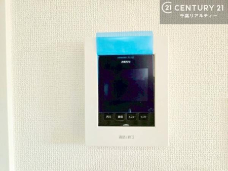 ���̑����� TV���j�^�[�t���C���^�[�z��������A�K��҂��f���Ŋm�F���Ă���Ή��ł��邽�߁A�h�Ɩʂ����S�ł��B���q�l�̂�����Ԏ��ɂ��S�����A���Ƒ��̈��S�E���S�ȕ�炵���T�|�[�g���܂��B